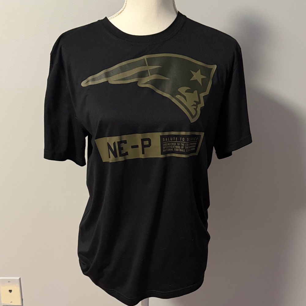 NE Patriots salute to service dri fit tee. Women’s medium
